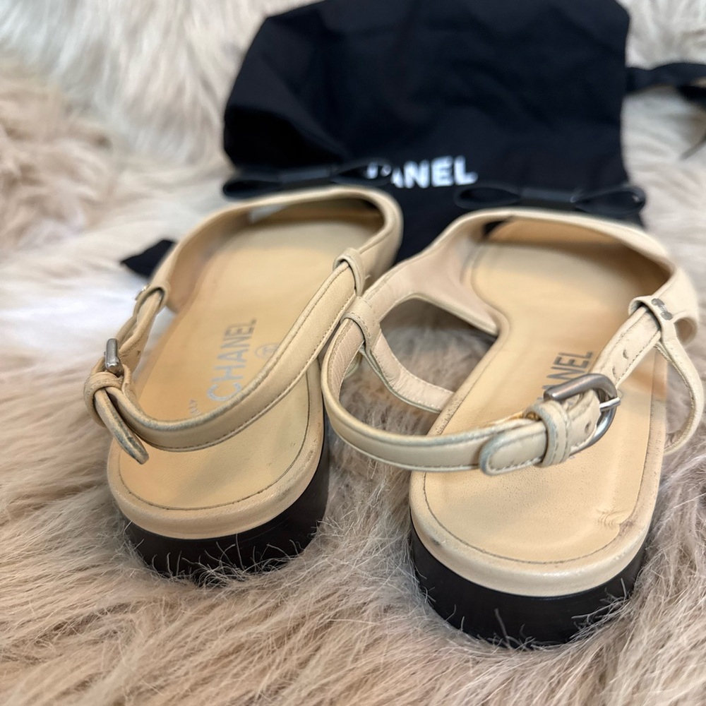 CHANEL Cream and Black Flats with Bow - Picture 6 of 6
